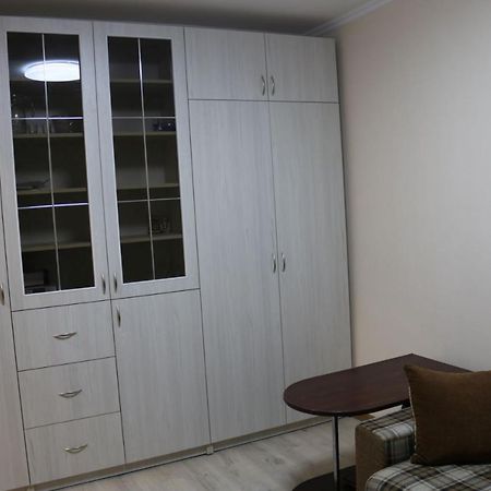 Смарт-Квартира На Юності ヴィーンヌィツャ エクステリア 写真